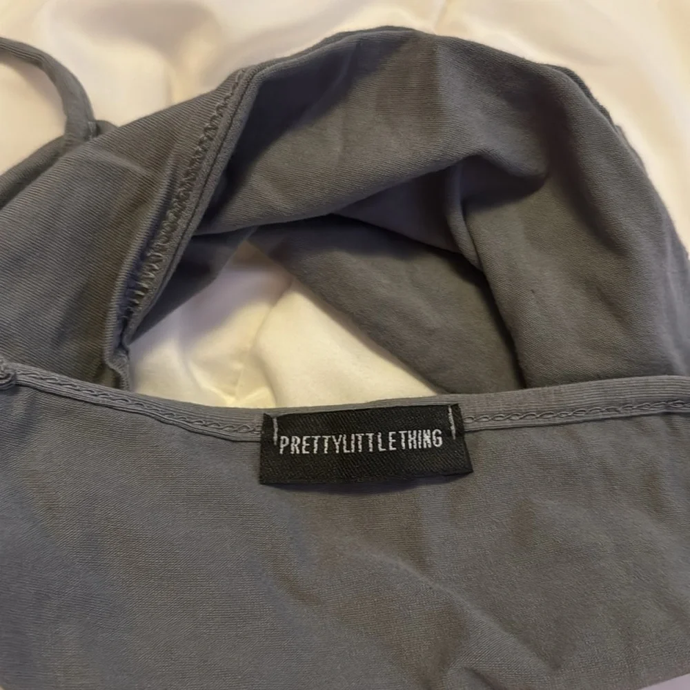 PrettyLittleThing CHARCOAL GREY JERSEY SQUARE NECK CROP TOP Size 4 - Picture 4 of 4
